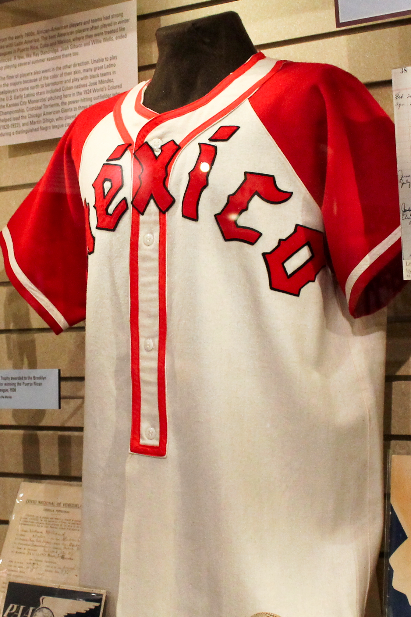 Diablos Rojos del México — Wikimedia Commons