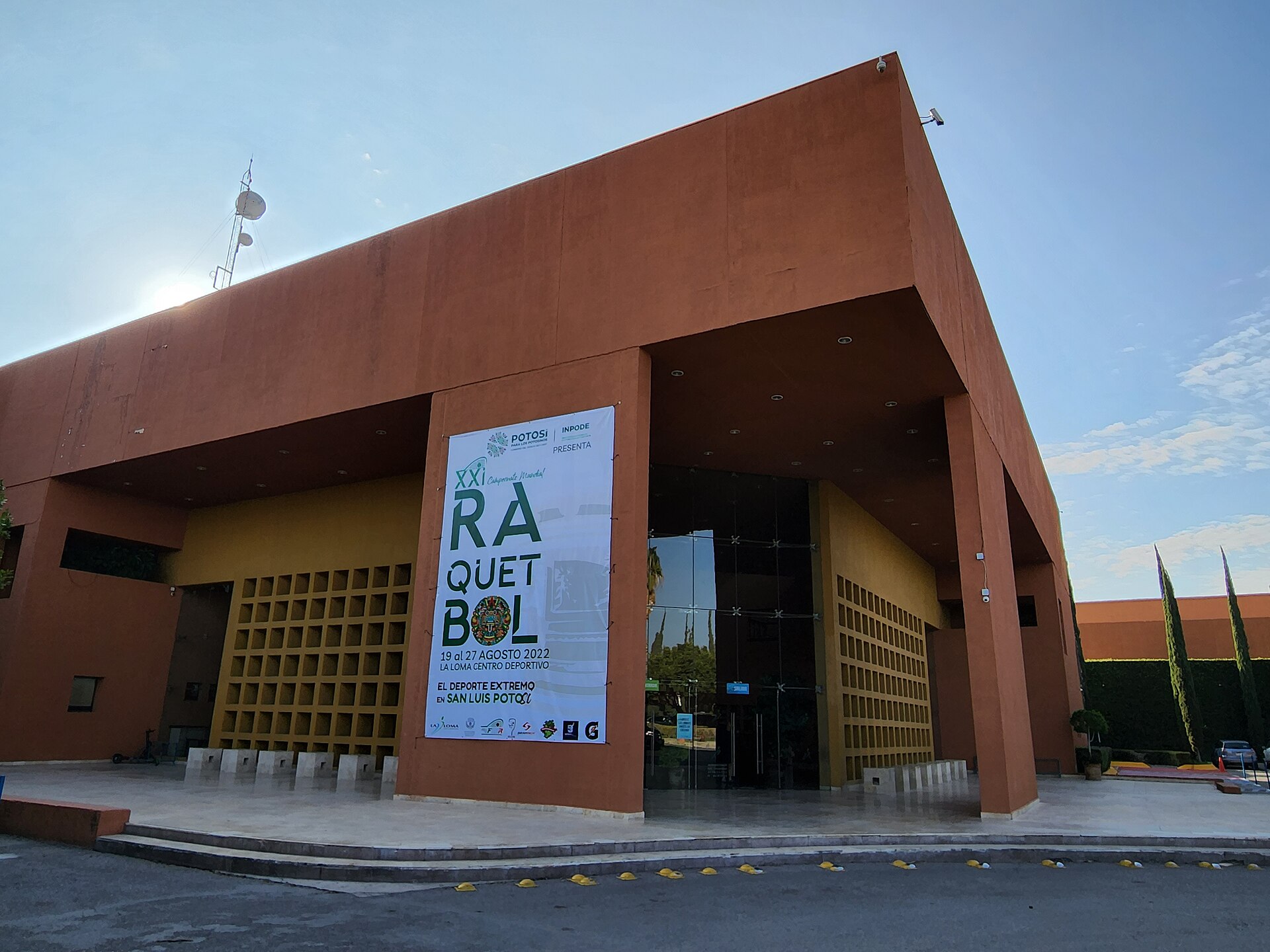La Loma Centro Deportivo — Wikimedia Commons