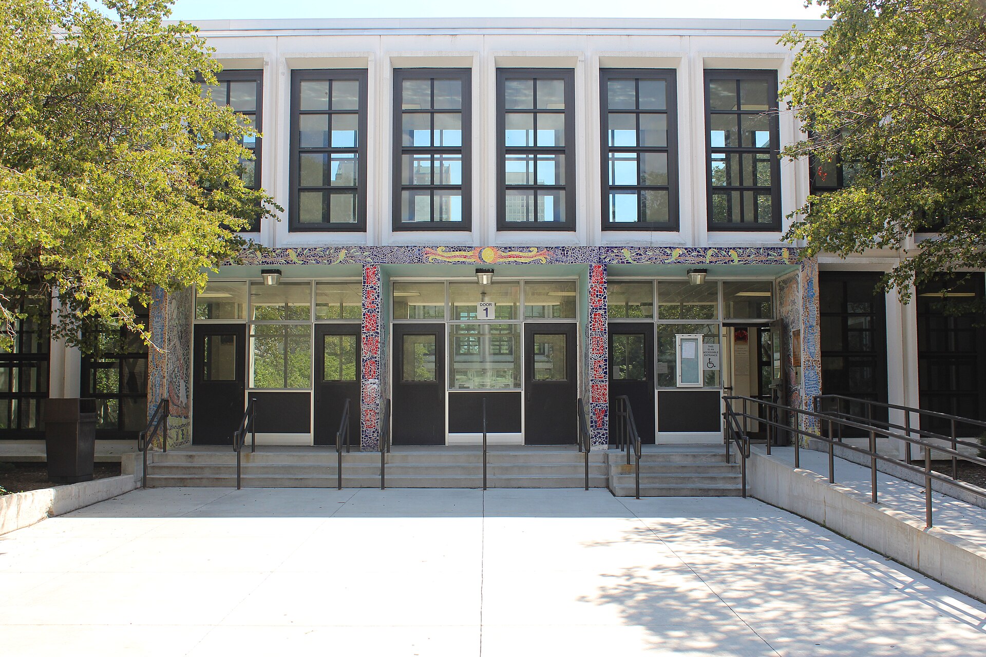 Kenwood Academy — Wikimedia Commons