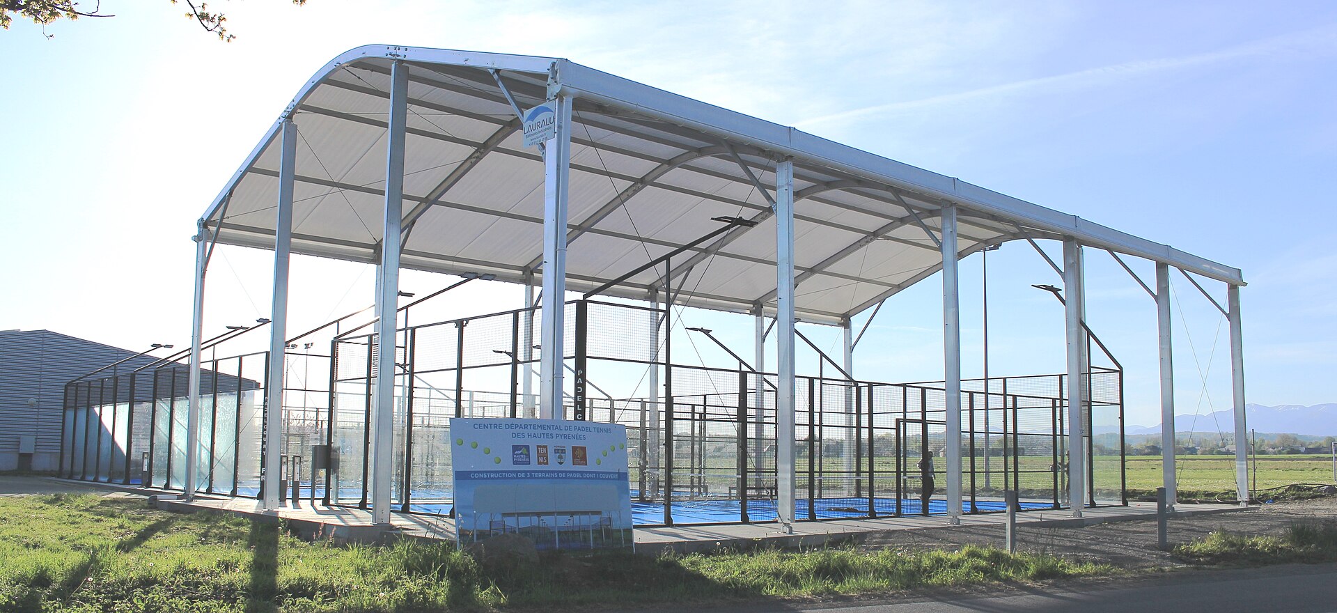 Court De Padel — Wikimedia Commons