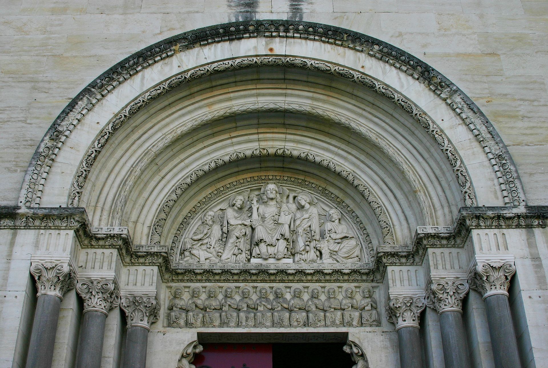 Nîmes — Wikimedia Commons