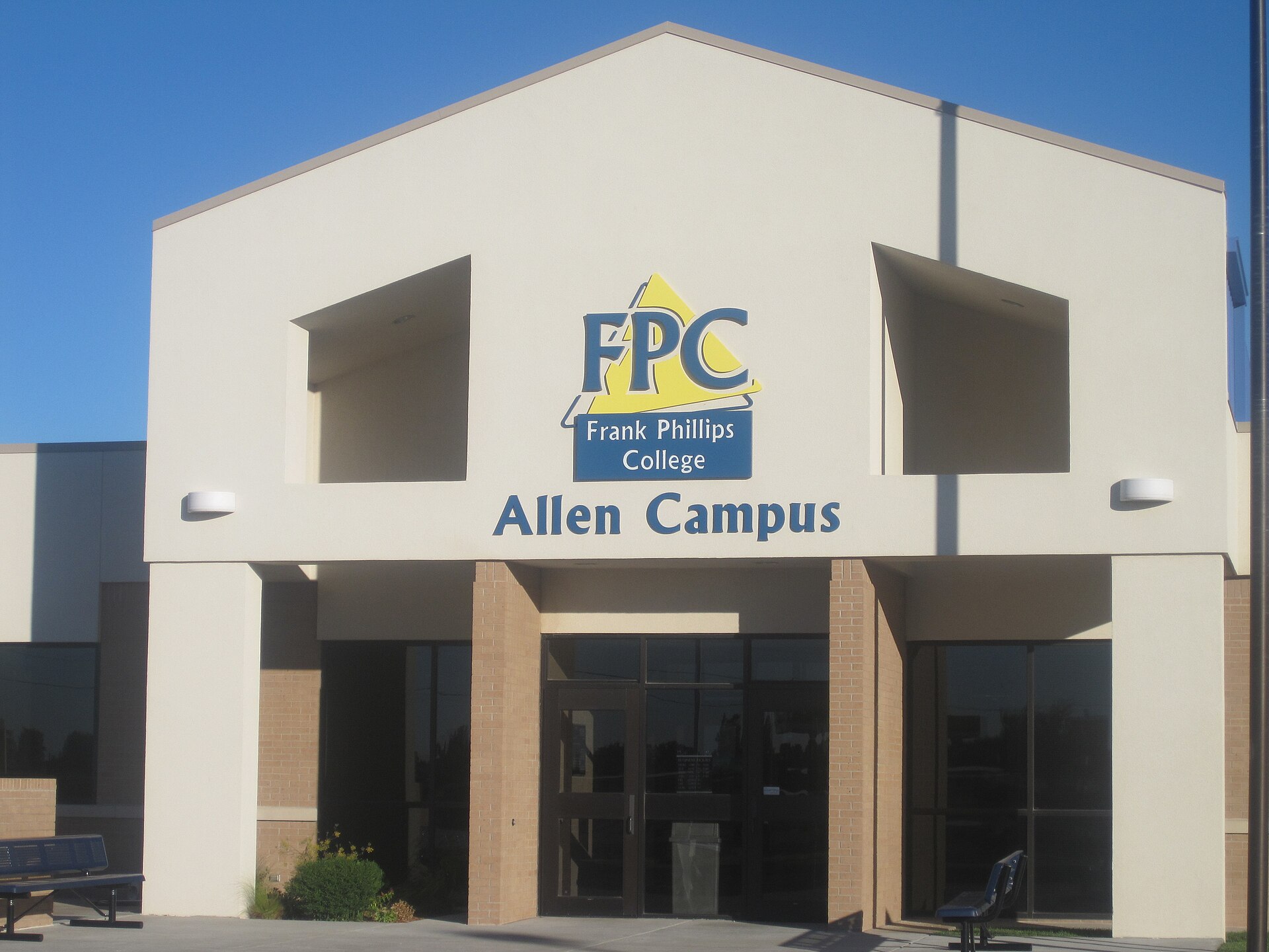 Frank Phillips College — Wikimedia Commons