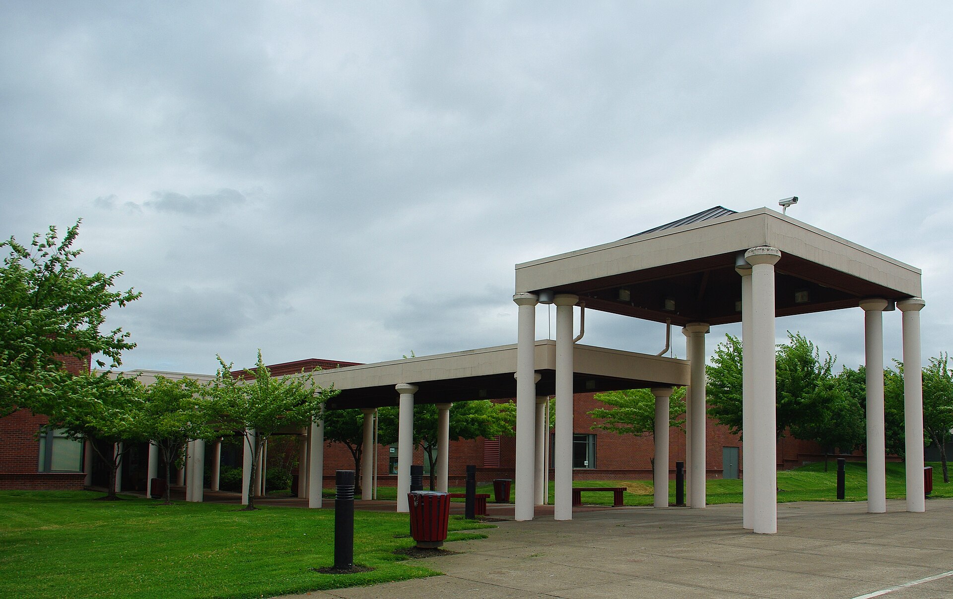 Tualatin High School — Wikimedia Commons