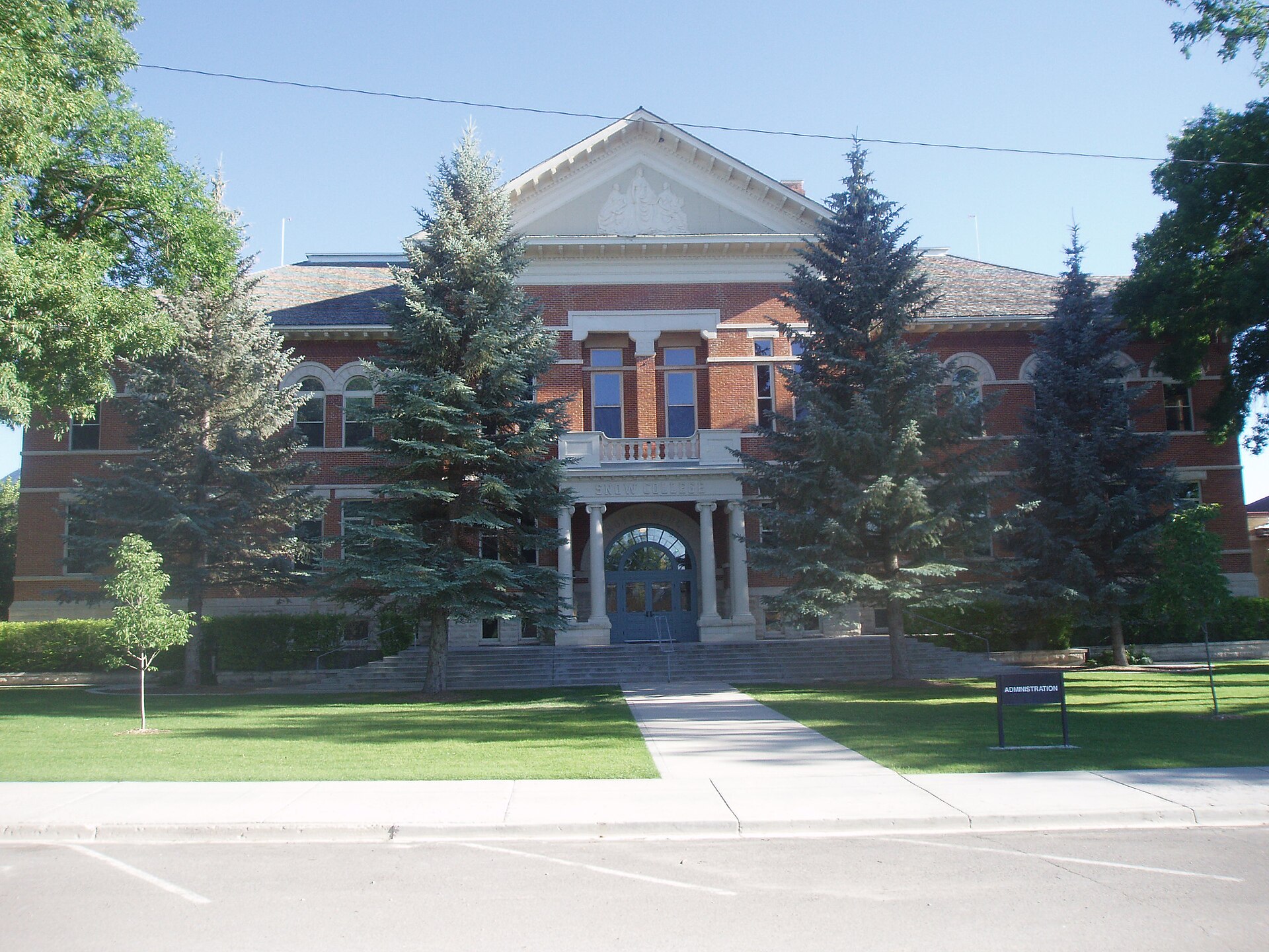 Snow College — Wikimedia Commons