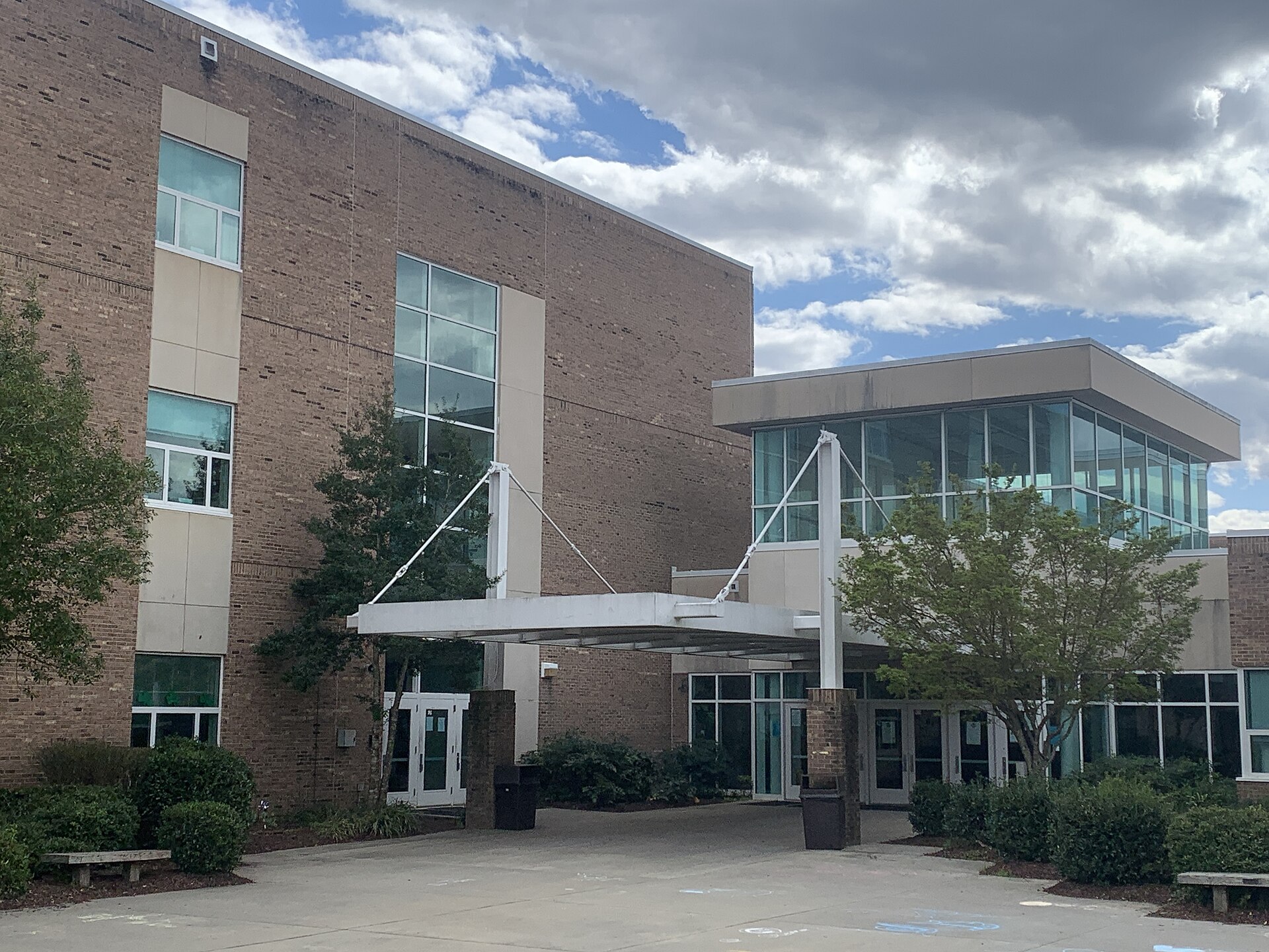 Wakefield High School — Wikimedia Commons