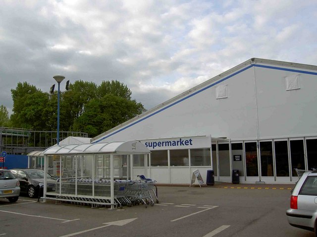 Oakham Co-op — Wikimedia Commons