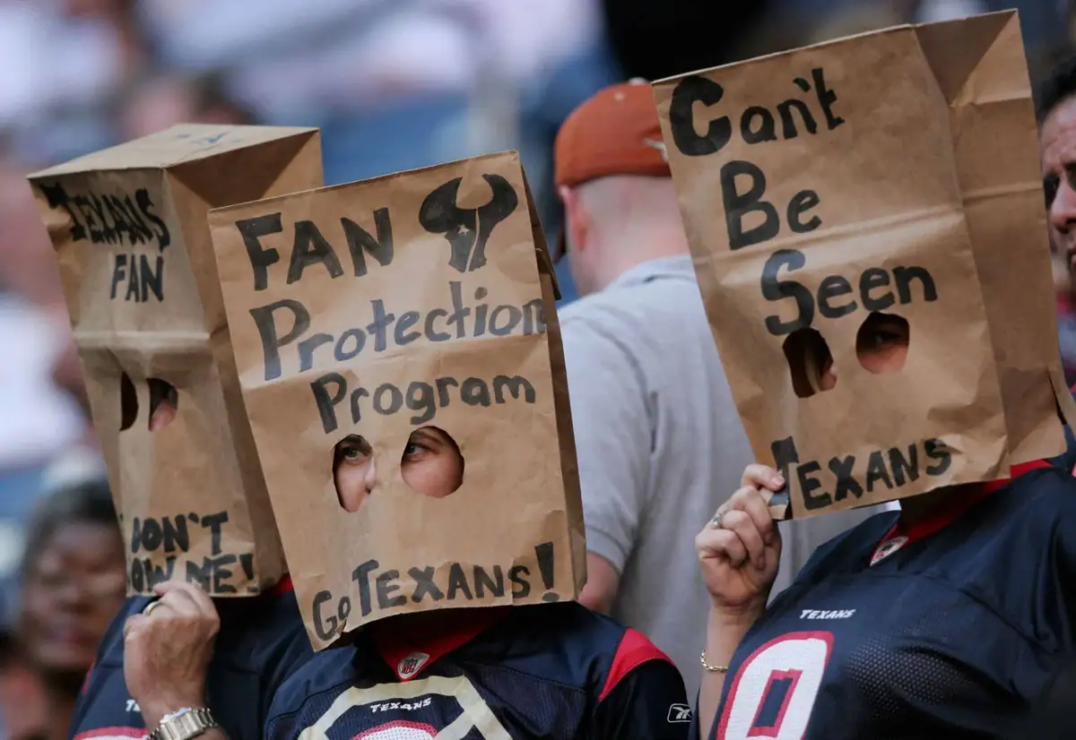 30 Times NFL Fans Were Embarrassed By Their Own Franchises