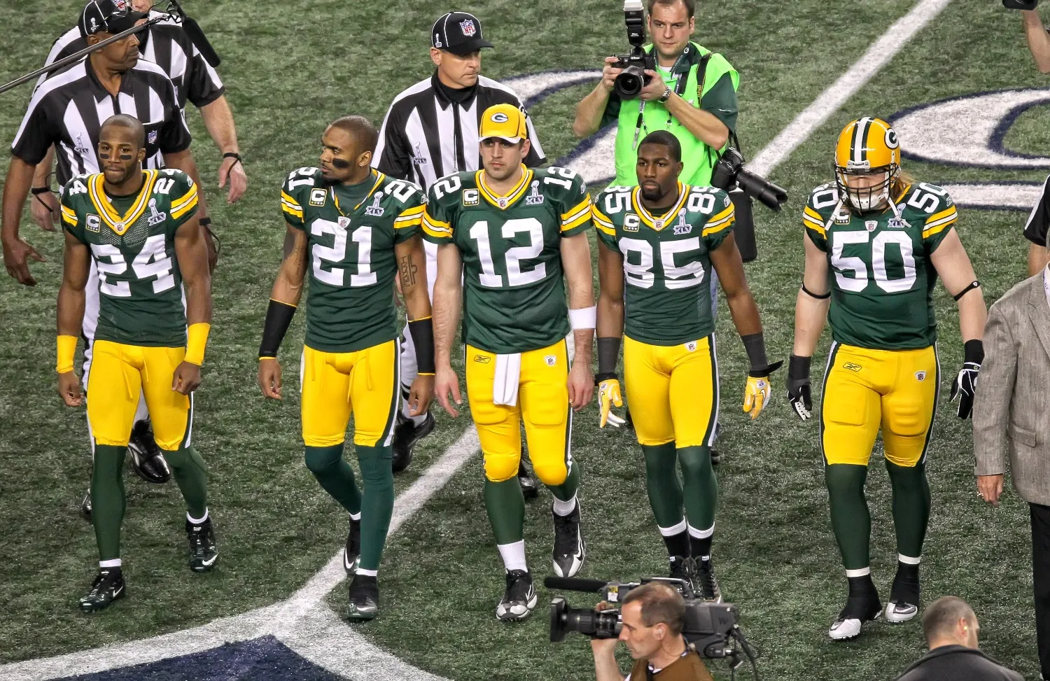Aaron Rodgers Teammates.jpeg