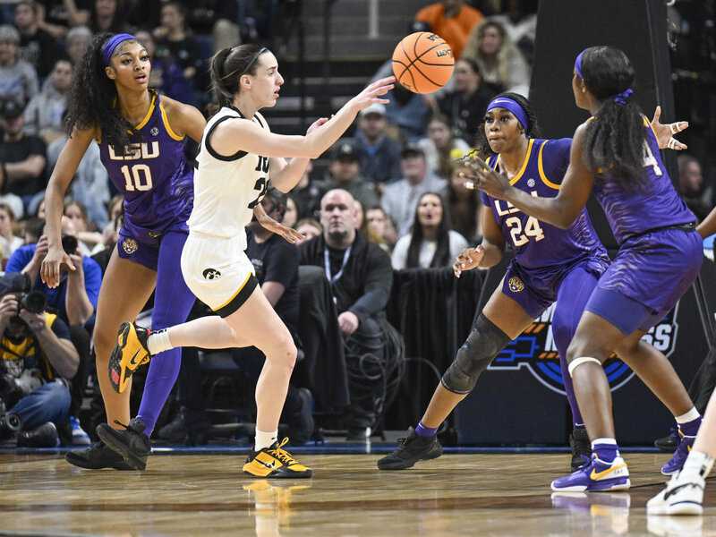 Lsu Players Angel Reese (10) Aneesah Morrow (24) And Flau'jae Johnson (4) Defend Against Iowa Guard Caitlin Clark