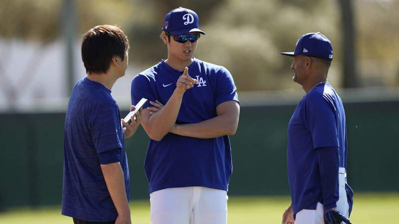 Dodgers Trio Ca 030324 Ap24063693707634